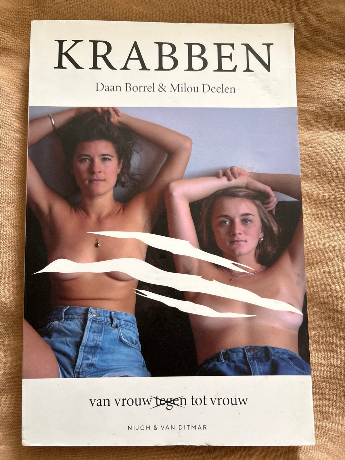 KRABBEN: van vrouw tegen tot vrouw - Daan Borrel & Milou Dee, Ophalen of Verzenden, Zo goed als nieuw, Nederland