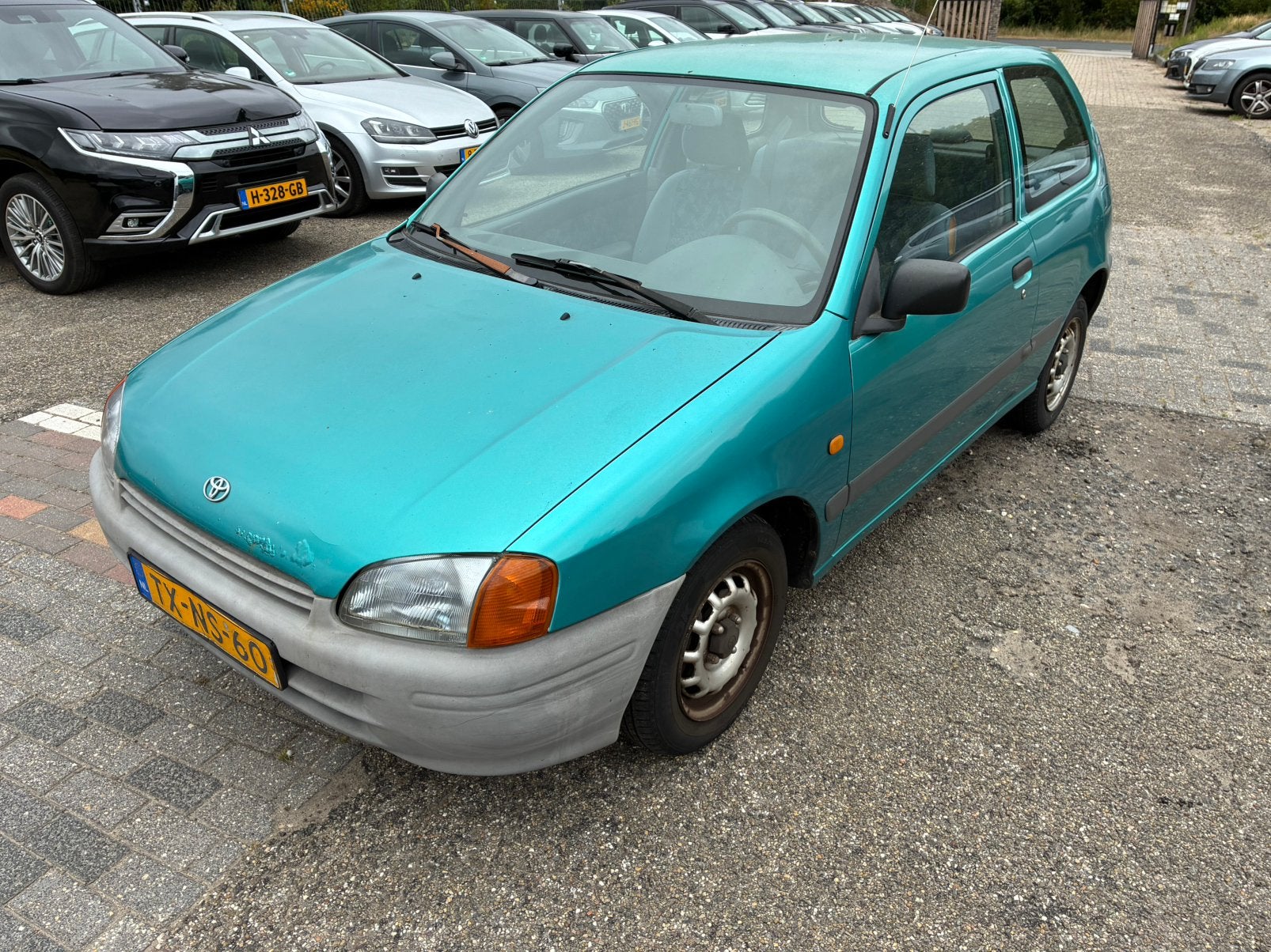 Toyota Starlet 1.3 16V Automaat NIEUWE APK! 2e eigenaar, Stof, 74 pk, Beige, 4 cilinders