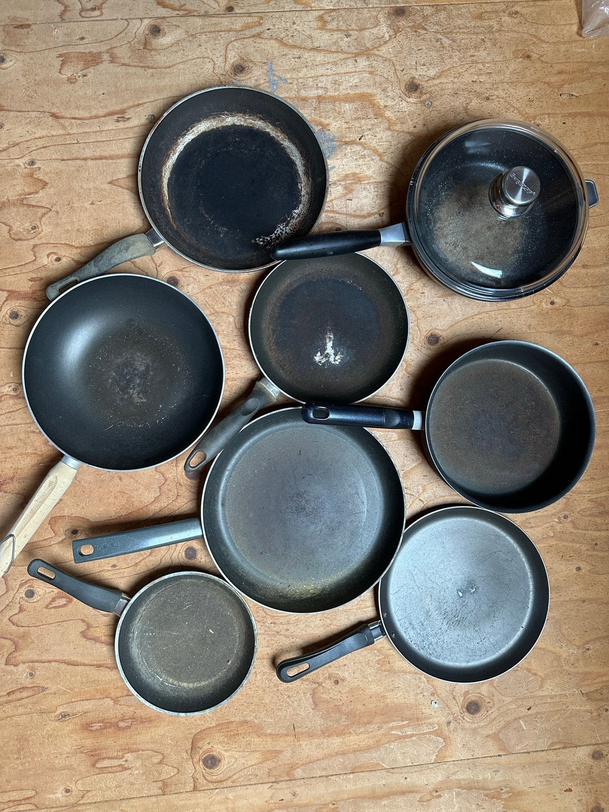 Diverse oude gebruikte pannen, Huis en Inrichting, Ophalen, Koekenpan, Gebruikt, Antiaanbaklaag