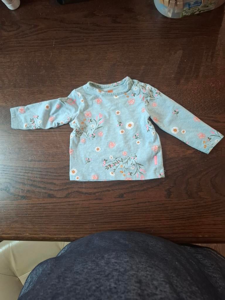 Hema T-shirt lange mouw maat 50 met bloemenprint, Kinderen en Baby's, Babykleding | Maat 50, Gebruikt, Meisje, Ophalen of Verzenden