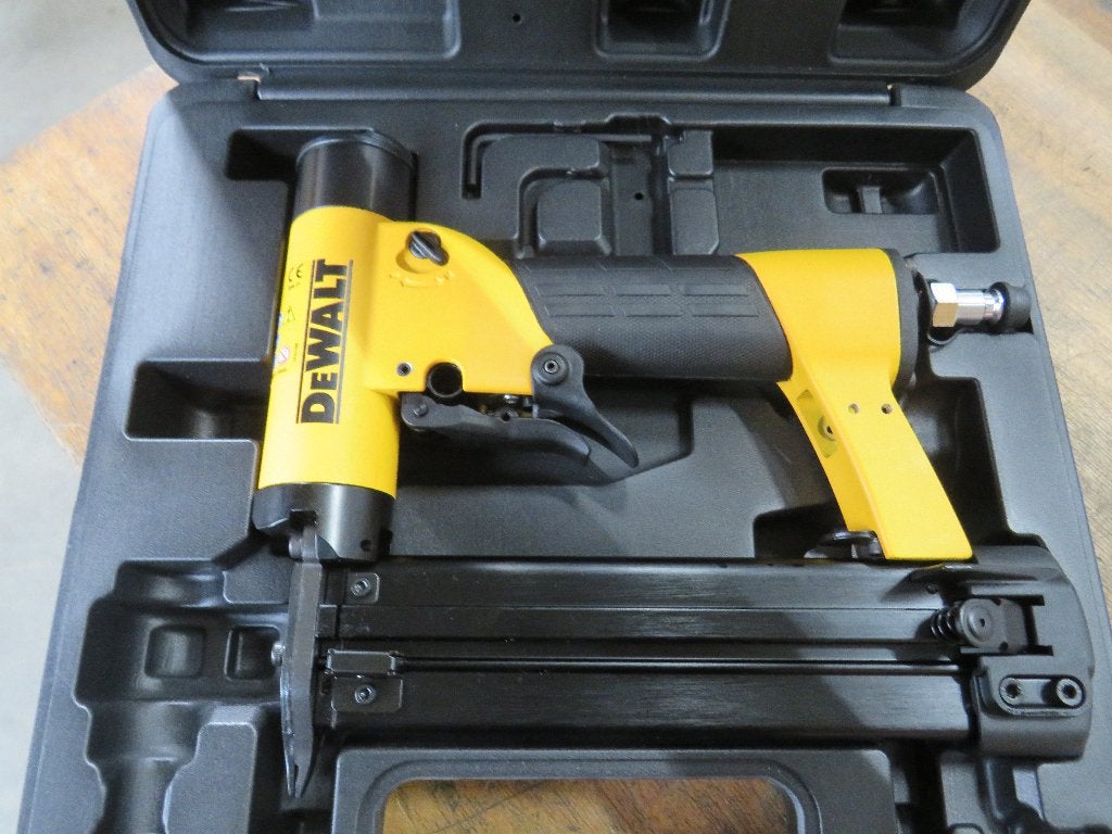 DeWalt DPN2330-XJ Tacker koploze brads 23 Gauge - DPN2330-XJ, Dewalt.com, DeWalt, Dewalt, Nieuw
