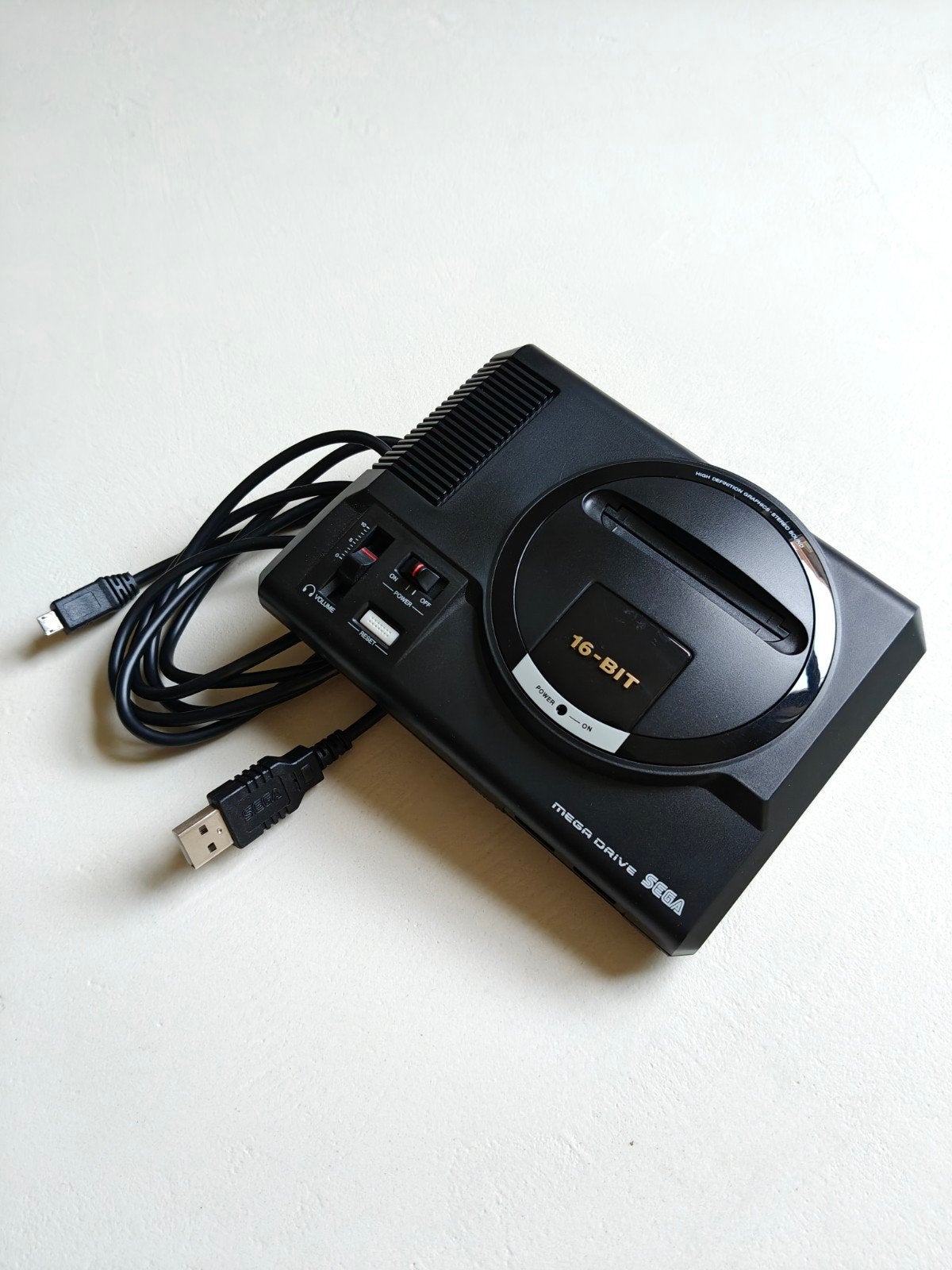 Sega Mega Drive Mini 16 Bit - Zo goed als nieuw, Spelcomputers en Games, Ophalen of Verzenden, Zo goed als nieuw, Met 2 controllers
