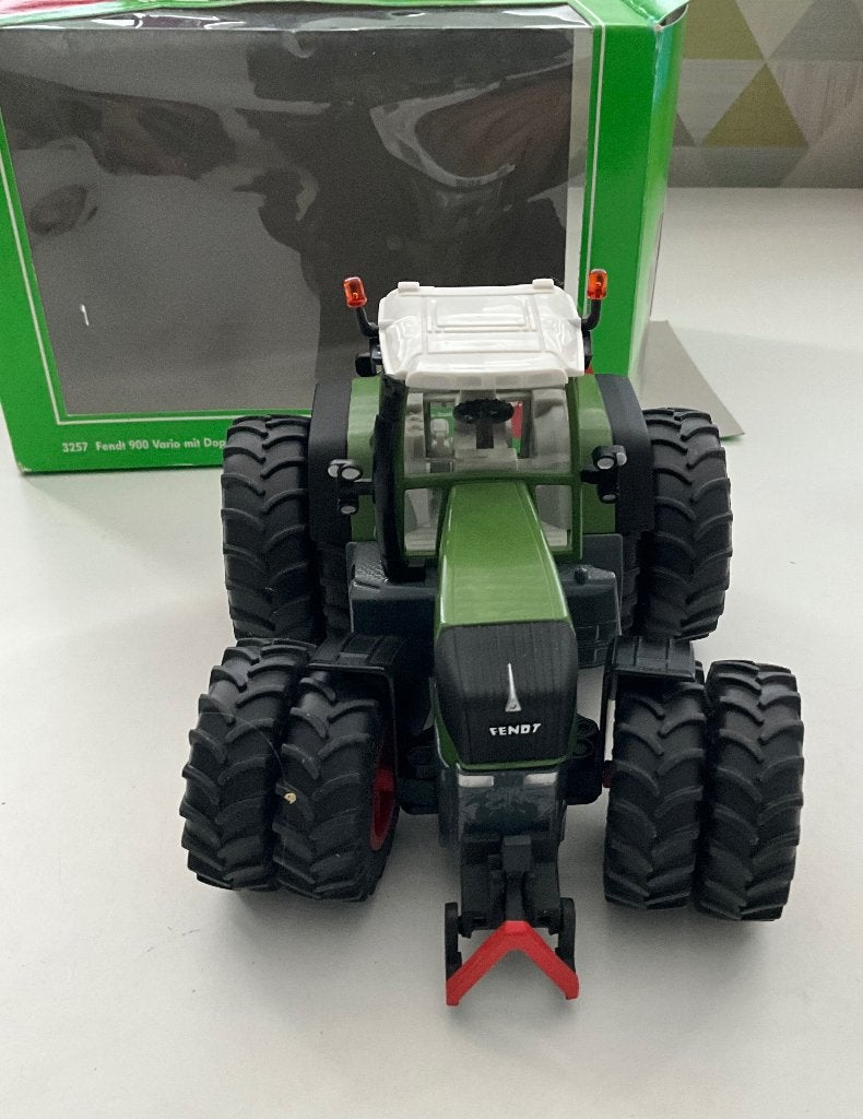 FENDT 924 varia met dubbellucht, Ophalen of Verzenden, Zo goed als nieuw, Tractor of Landbouw, SIKU