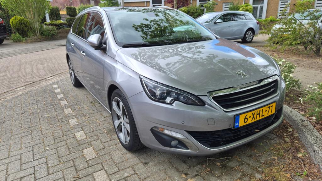 Peugeot 308 sw Premiere 130pk dealeronderhouden, Auto's, Voorwielaandrijving, 1250 kg, Zwart, 1199 cc