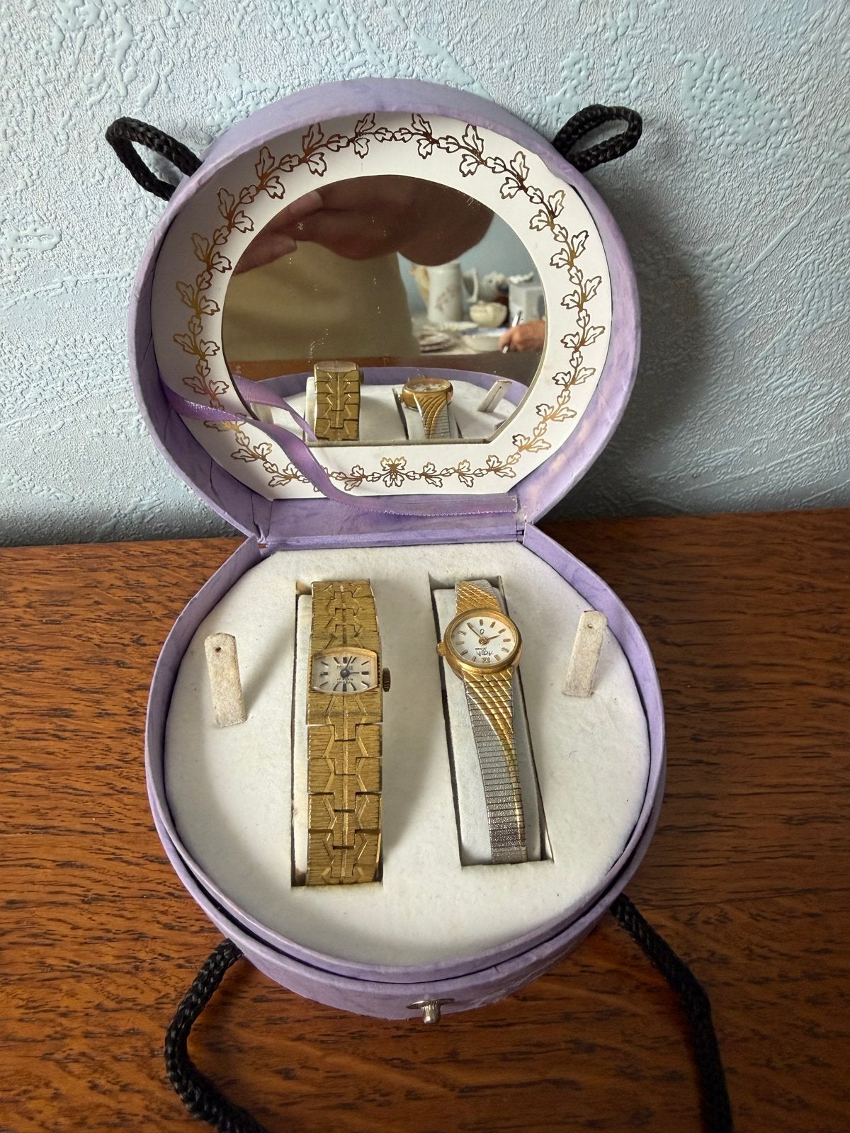 Set van 2 vintage dameshorloges in sieradendoosje, Overige merken, Gebruikt, Polshorloge, Ophalen of Verzenden