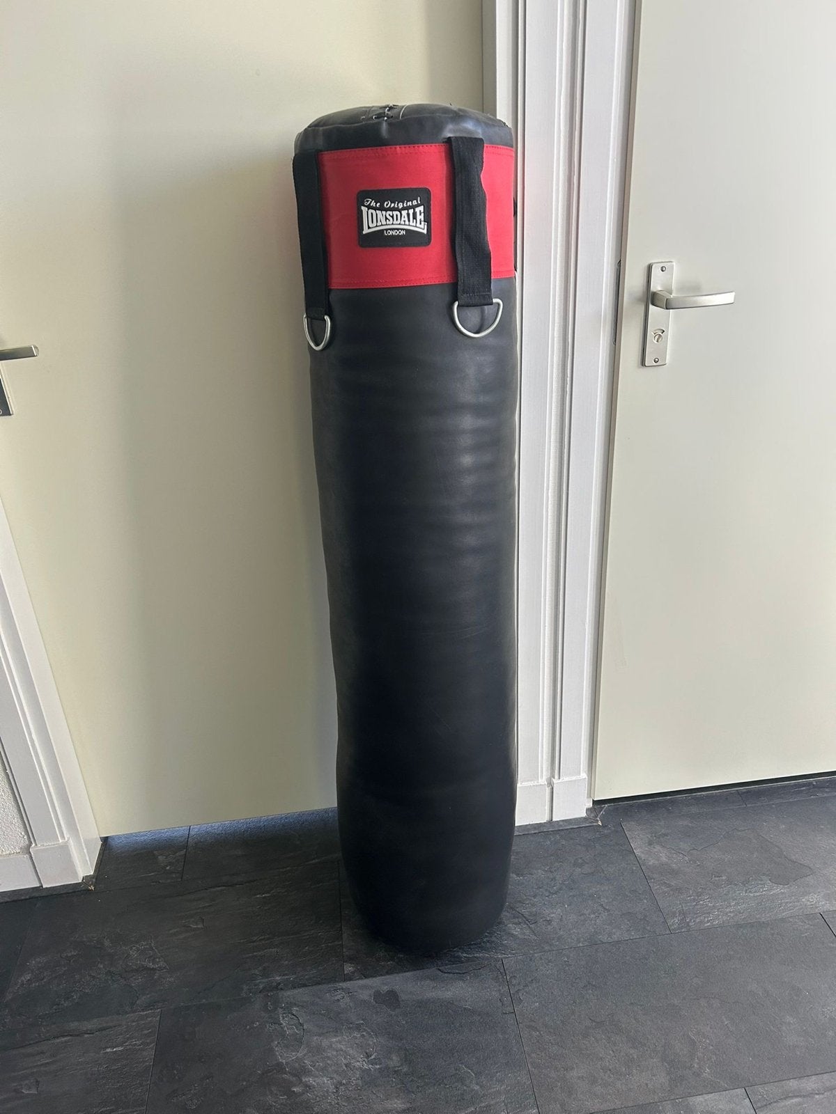 Lonsdale Bokszak - Zwart/Rood, Sport en Fitness, Ophalen, Gebruikt, Bokszak