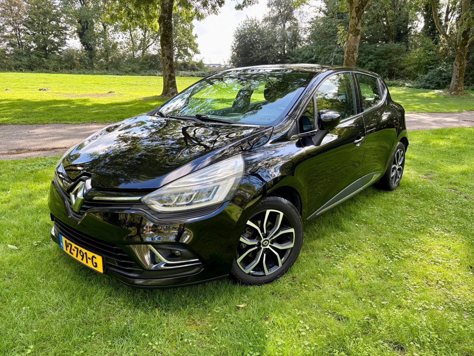 Renault Clio Energy TCe 90pk Eco2 S&S 2017 Zwart, 898 cc, 1057 kg, Handgeschakeld, 3 cilinders