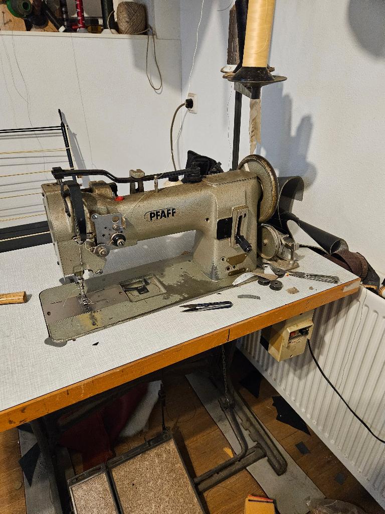 Pfaff 545 industriële naaimachine, Hobby en Vrije tijd, Naaimachines en Toebehoren, Ophalen, Naaimachine, Industrieel, Gebruikt