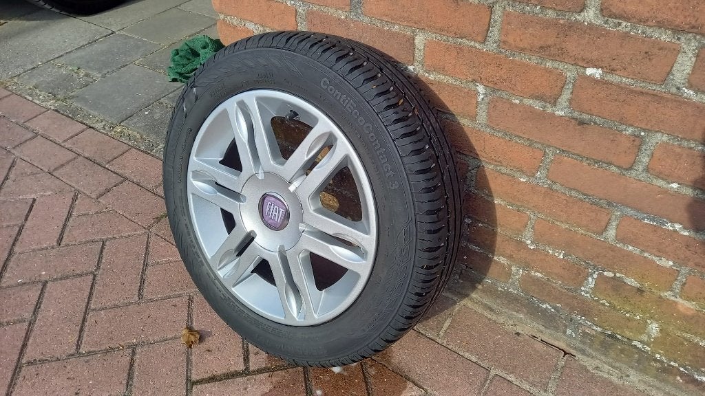 Continental banden op Fiat velgen 165/65 R14, Ophalen, 14 inch, Gebruikt, Banden en Velgen