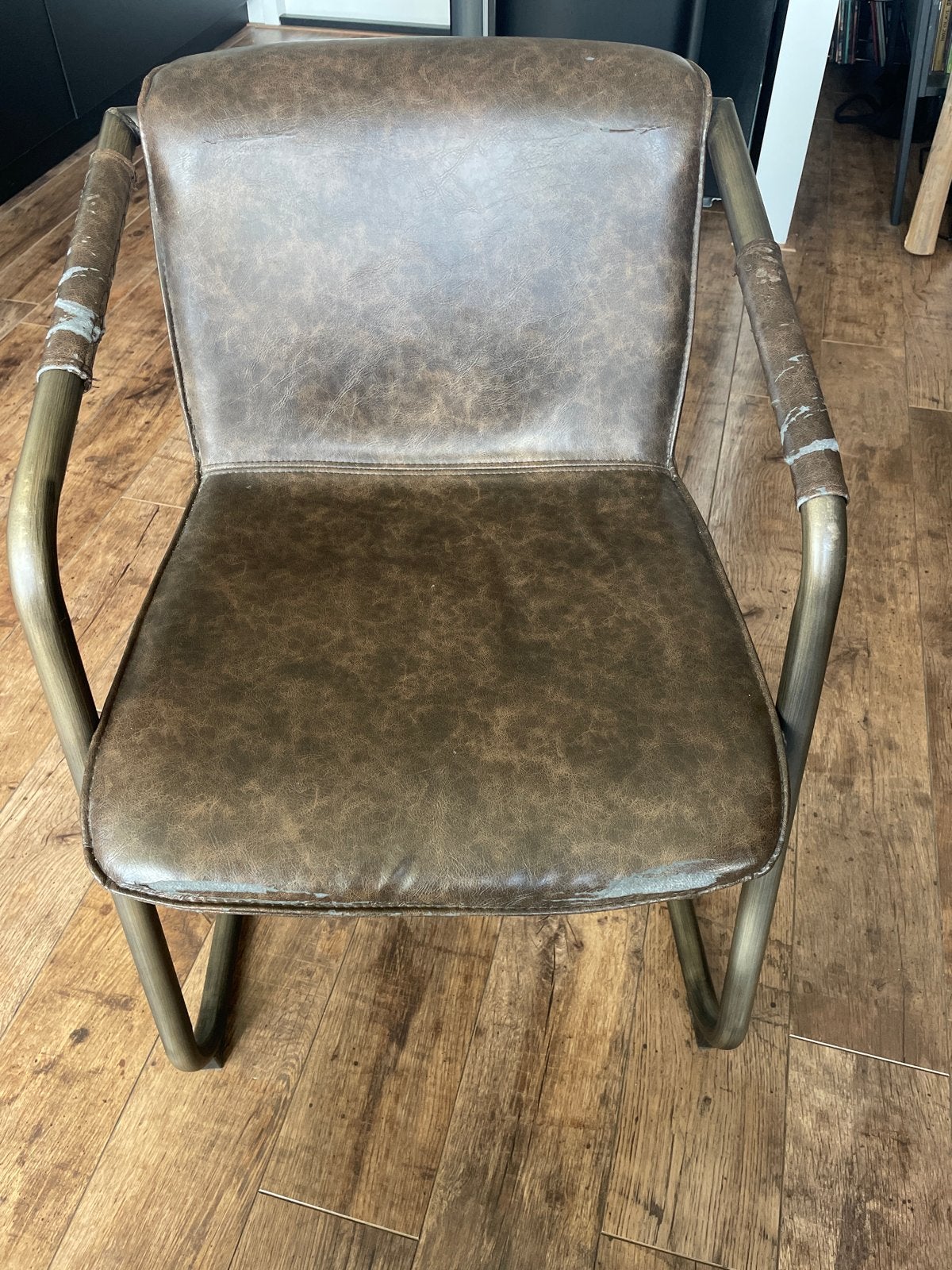 4x Eetkamerstoelen - Bruin leerlook met metalen frame, Ophalen, Gebruikt, Bruin, Leer