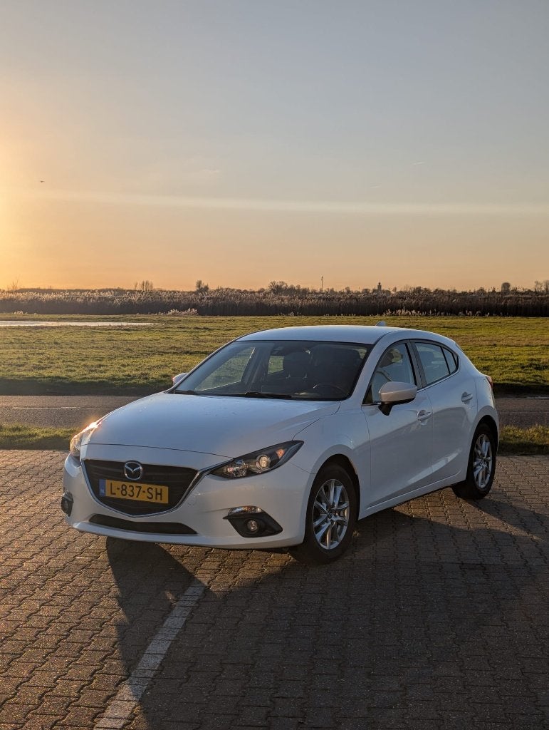 Mazda 3 2.0 Skyactiv-g 88KW HB 2015 Wit | NIEUWE APK, Auto's, Voorwielaandrijving, Zwart, 4 cilinders, Wit