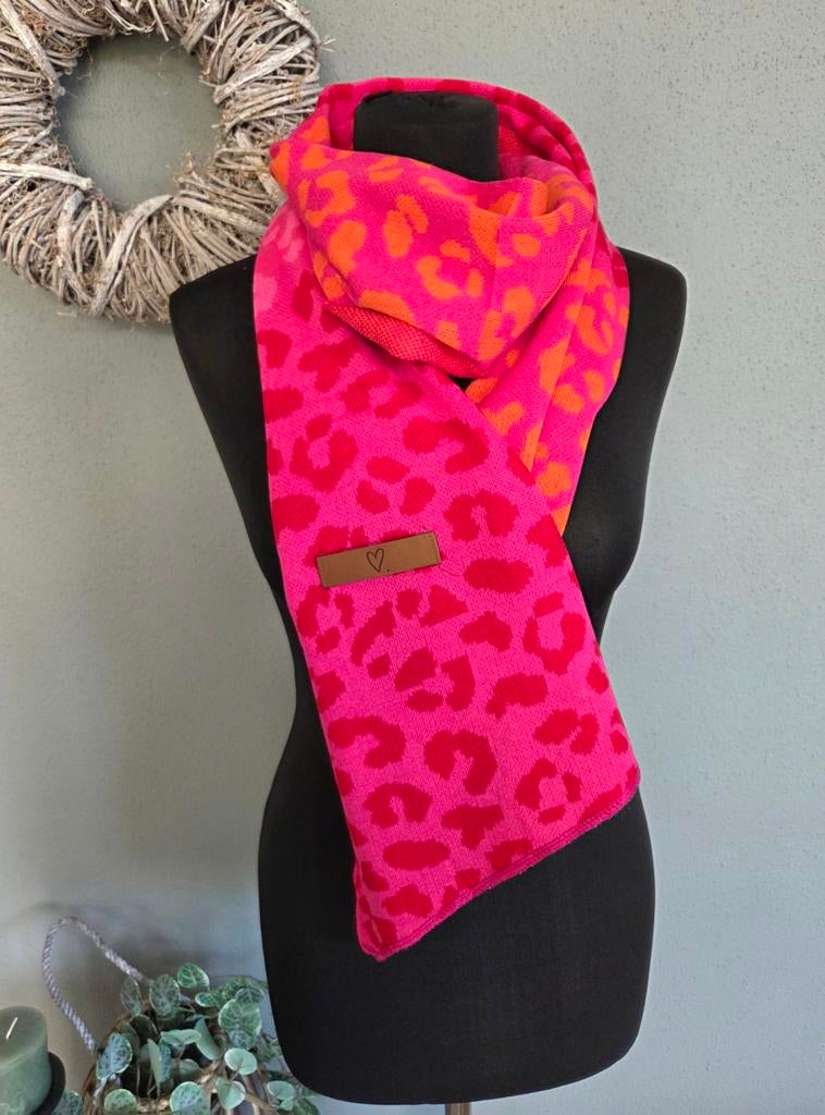 Opvallende sjaal met roze leopard print, Ophalen of Verzenden, Nieuw, Maat 38/40 (M), Sjaal