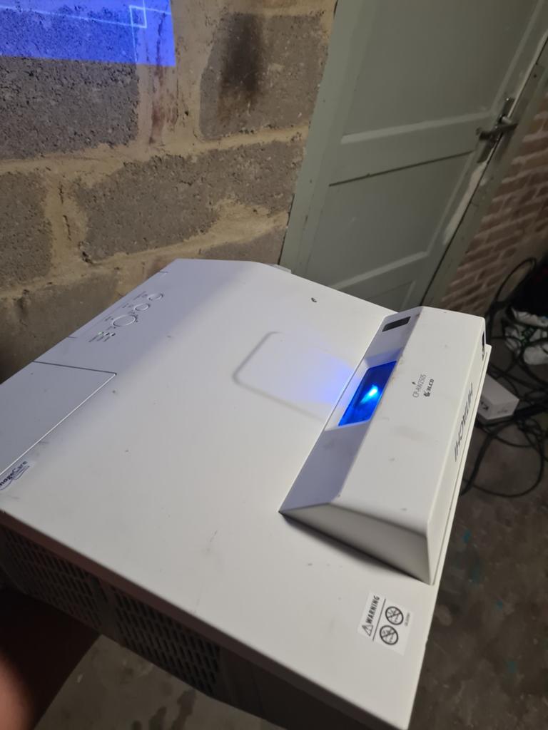 Hitachi CP-AW2505 projector te koop goed werkend, Audio, Tv en Foto, Beamers, Ophalen of Verzenden, Overige resoluties, Hitachi