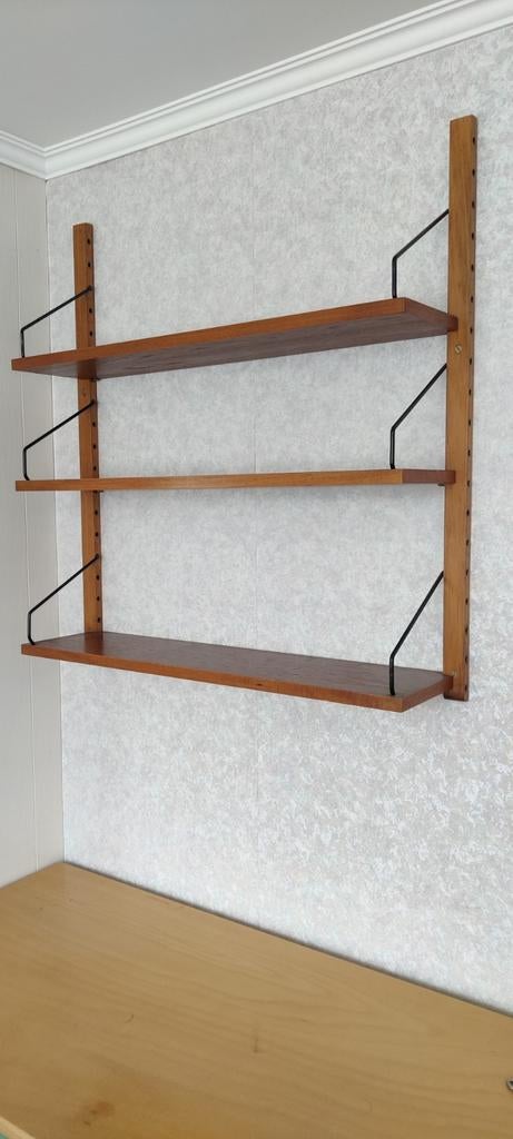 Vintage Teak Wandrek met Zwarte Metalen Beugels, Ophalen of Verzenden, Gebruikt