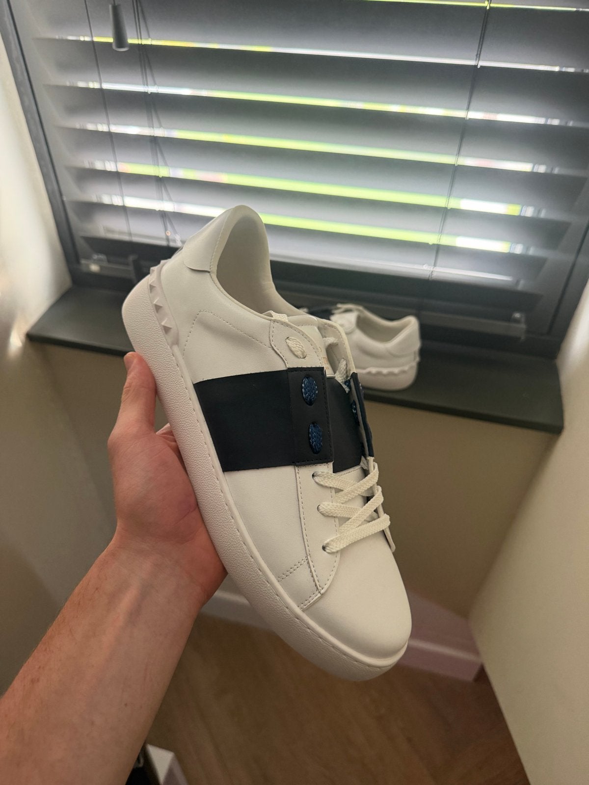 Valentino Garavani Rockstud Sneakers Wit/Zwart, Wit, Ophalen of Verzenden, Sneakers of Gympen, Zo goed als nieuw