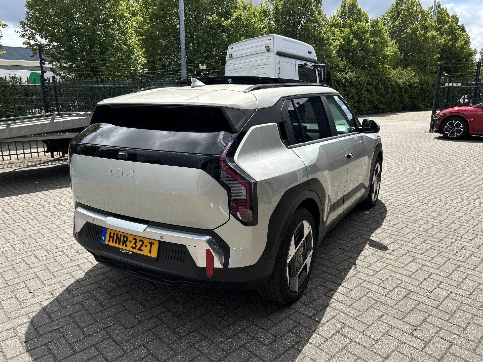 Kia EV3 Plus Advanced 81.4 kWh (bj 2025, automaat), Gebruikt, Zwart, Automatische klimaatregeling, Kia Top Selectie