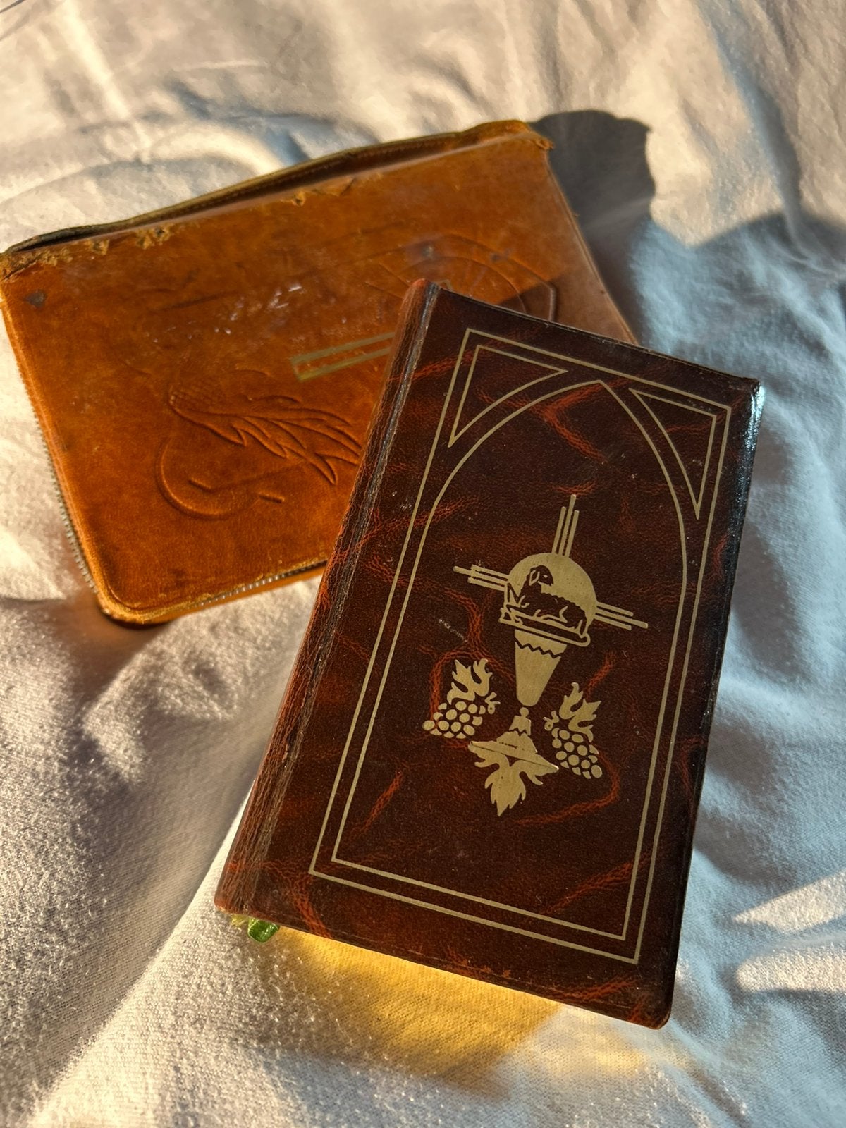 Antiek Latijn Franse Missaal in leren band 1958, Antiek en Kunst, Antiek | Boeken en Bijbels, Ophalen of Verzenden