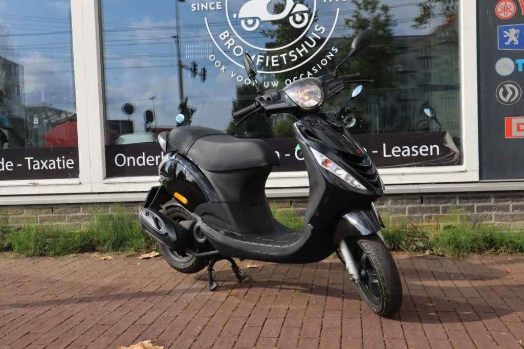 Piaggio Zip 50 4T 25/45km 2017, Fietsen en Brommers, Scooters | Piaggio, Zip, Ophalen of Verzenden, Zo goed als nieuw, Benzine
