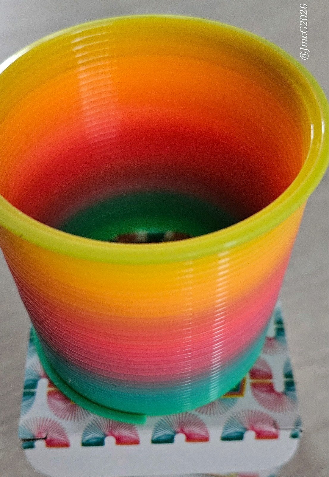 Rainbow Spring - Klassieke Regenboog Veer Speelgoed, Ophalen, Nieuw, Jongen of Meisje