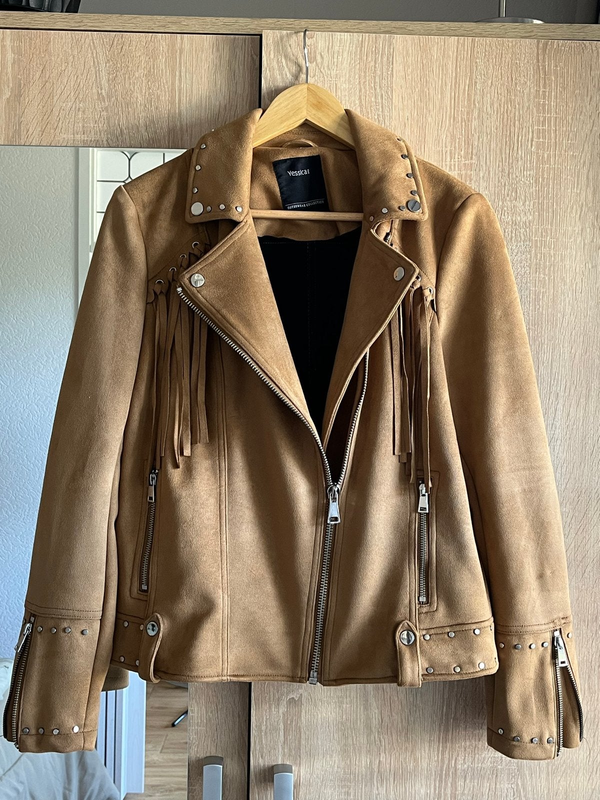 Stoere suède look lente jas met franjes en studs - Maat 40, Ophalen of Verzenden, Zo goed als nieuw, Maat 38/40 (M), Bruin