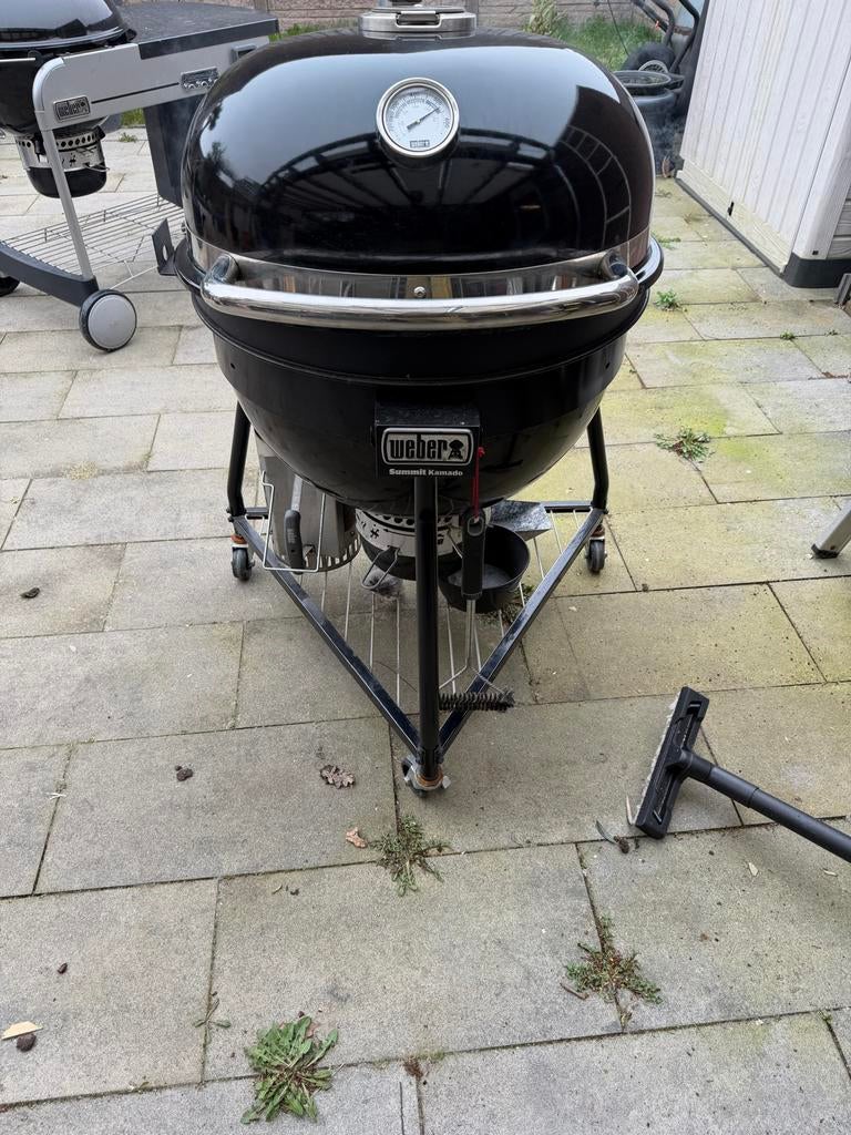 Weber Summit Kamado met spit, hoes & kolenstarter, Ophalen, Zo goed als nieuw, Met accessoires