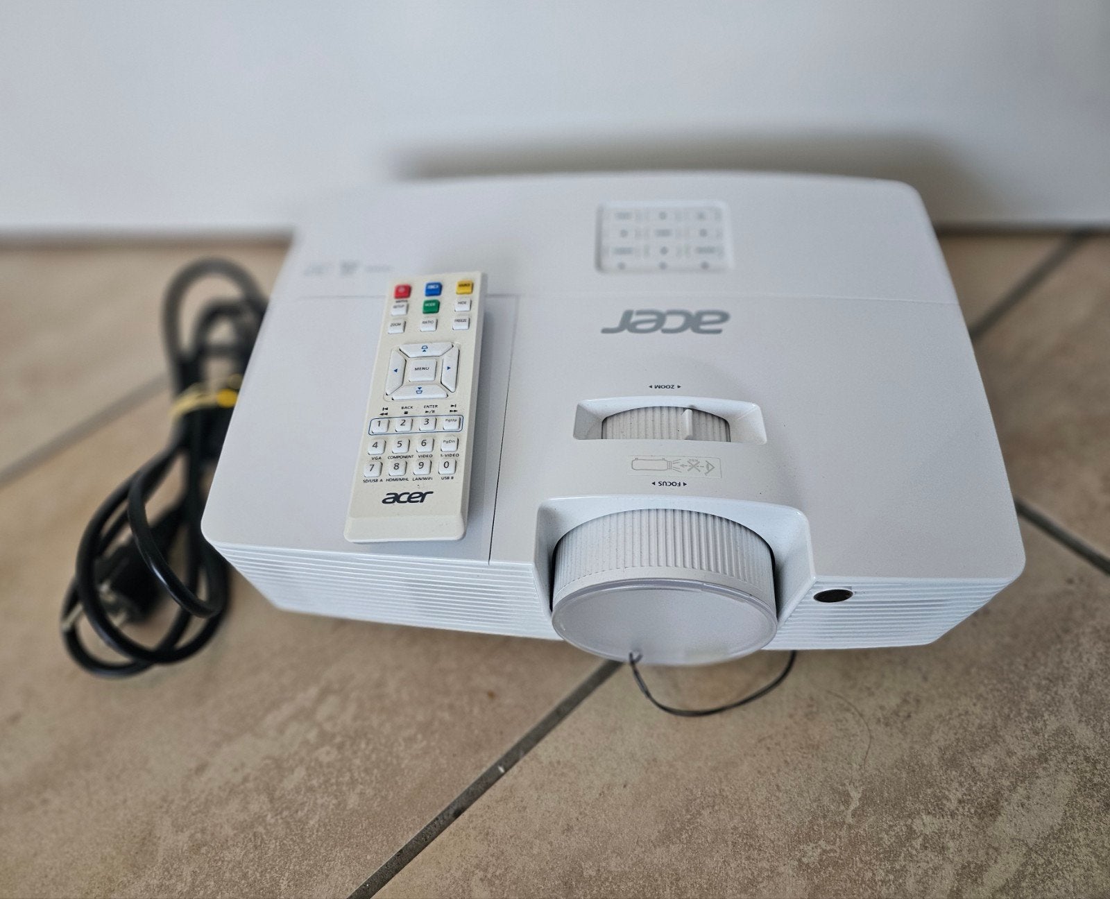 Acer dlp beamer thuisbioscoop, Audio, Tv en Foto, Beamers, Ophalen of Verzenden, Zo goed als nieuw, DLP, Acer