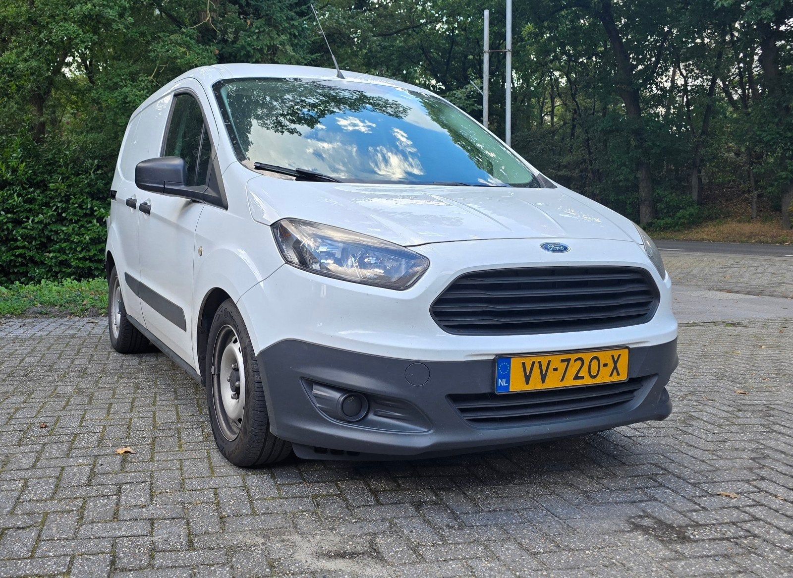 Ford Transit Courier 1.5 Tdci 55KW 2016, Voorwielaandrijving, Stof, 74 pk, Zwart