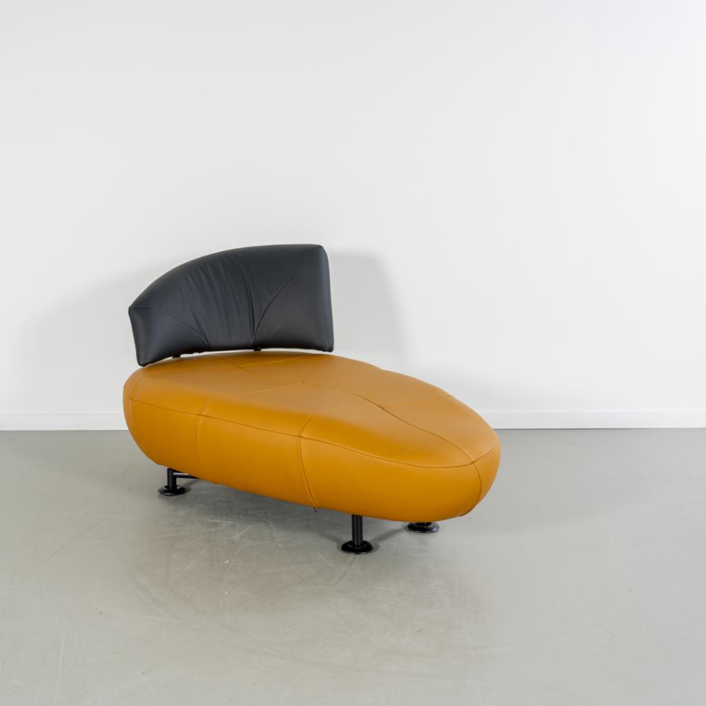 1x Leolux Kikko Chaise Longue Zwart/Maïsgeel - Zwart Frame