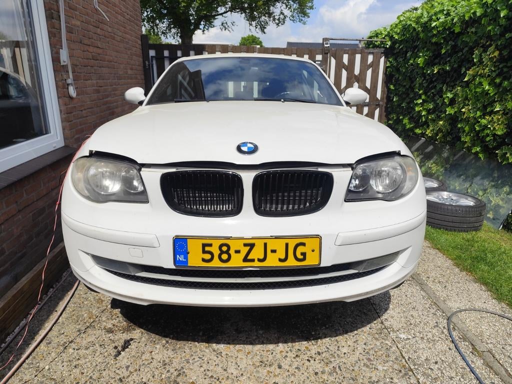 BMW E81 Voorbumper (past ook op E87, E88, E82 LCI) 2008, Ophalen, Gebruikt, Voor, Bumper