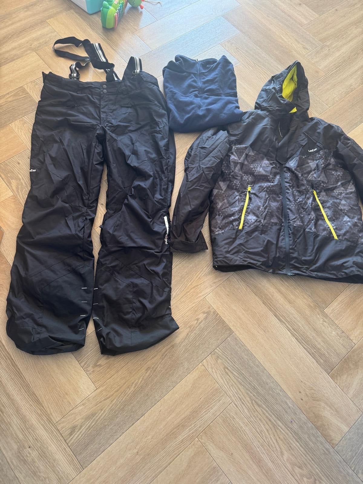 Ski-outfit: Jas XL, Broek XXL - Slechts één keer gedragen, Ophalen of Verzenden, Zo goed als nieuw, Pak