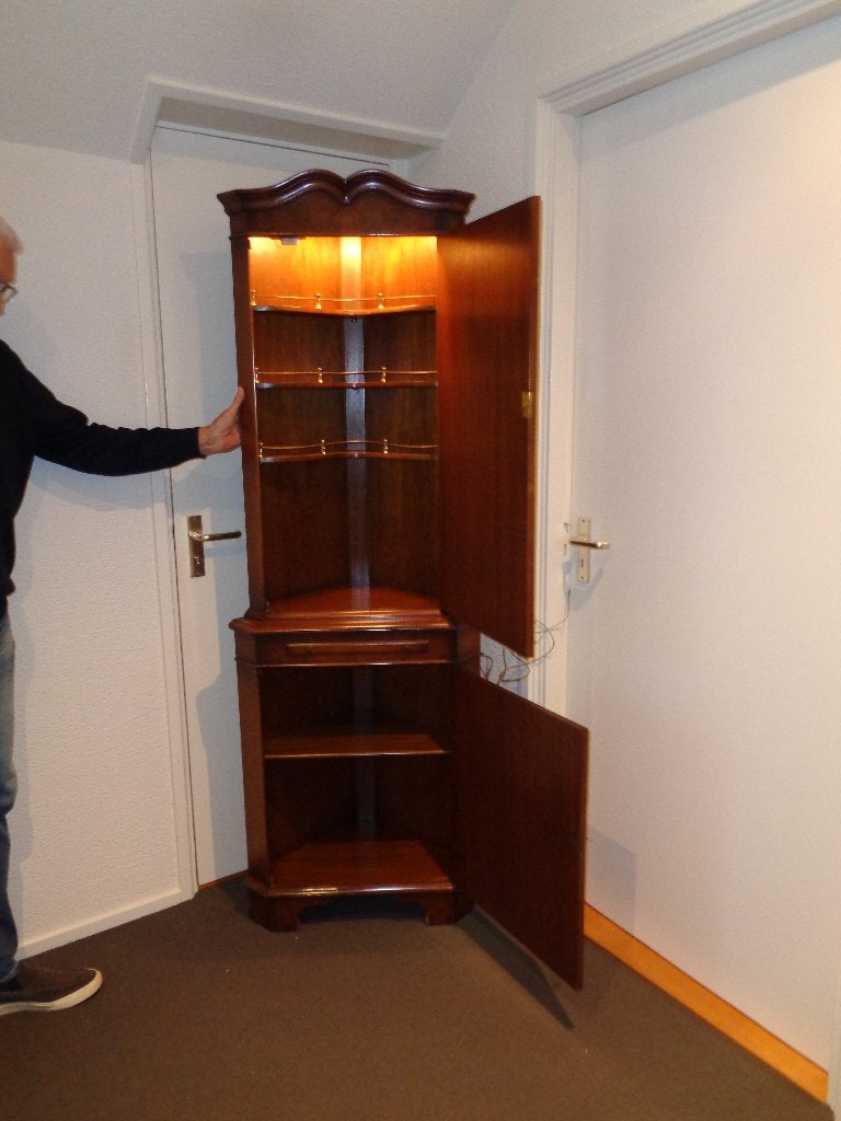 Noten met wotelnoten hoekkast, barmodel met indeling  glazen, Huis en Inrichting, Ophalen, Gebruikt