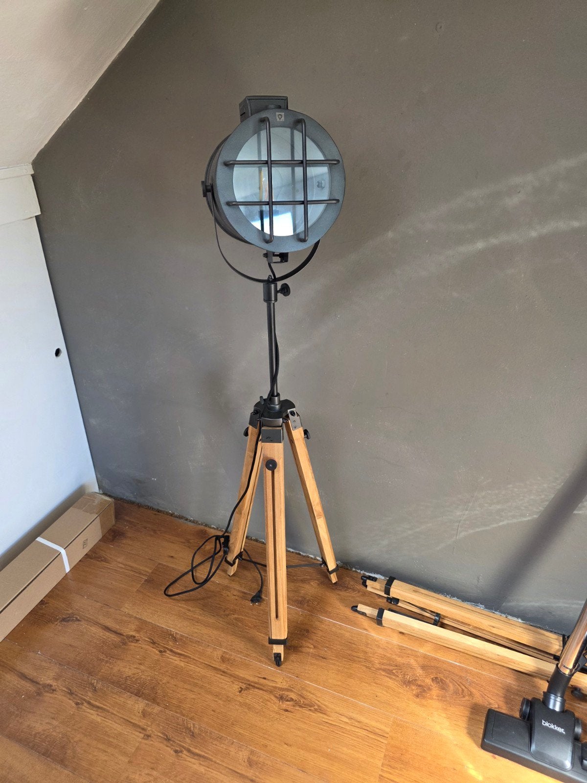 2 verstelbare vloerlampen, Ophalen, E27 (groot), Zo goed als nieuw, 150 tot 200 cm