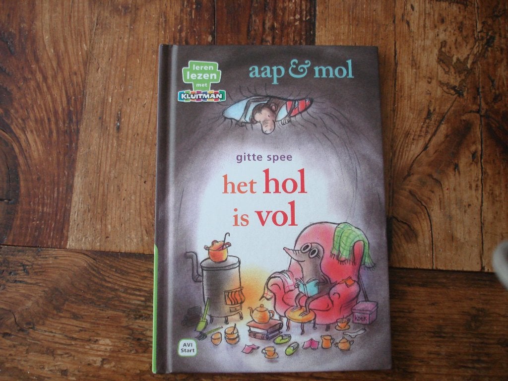 SA.(1020) aap en mol. Het hol is vol. Gitte spee . Leren, Boeken, Ophalen of Verzenden, Zo goed als nieuw, Fictie algemeen