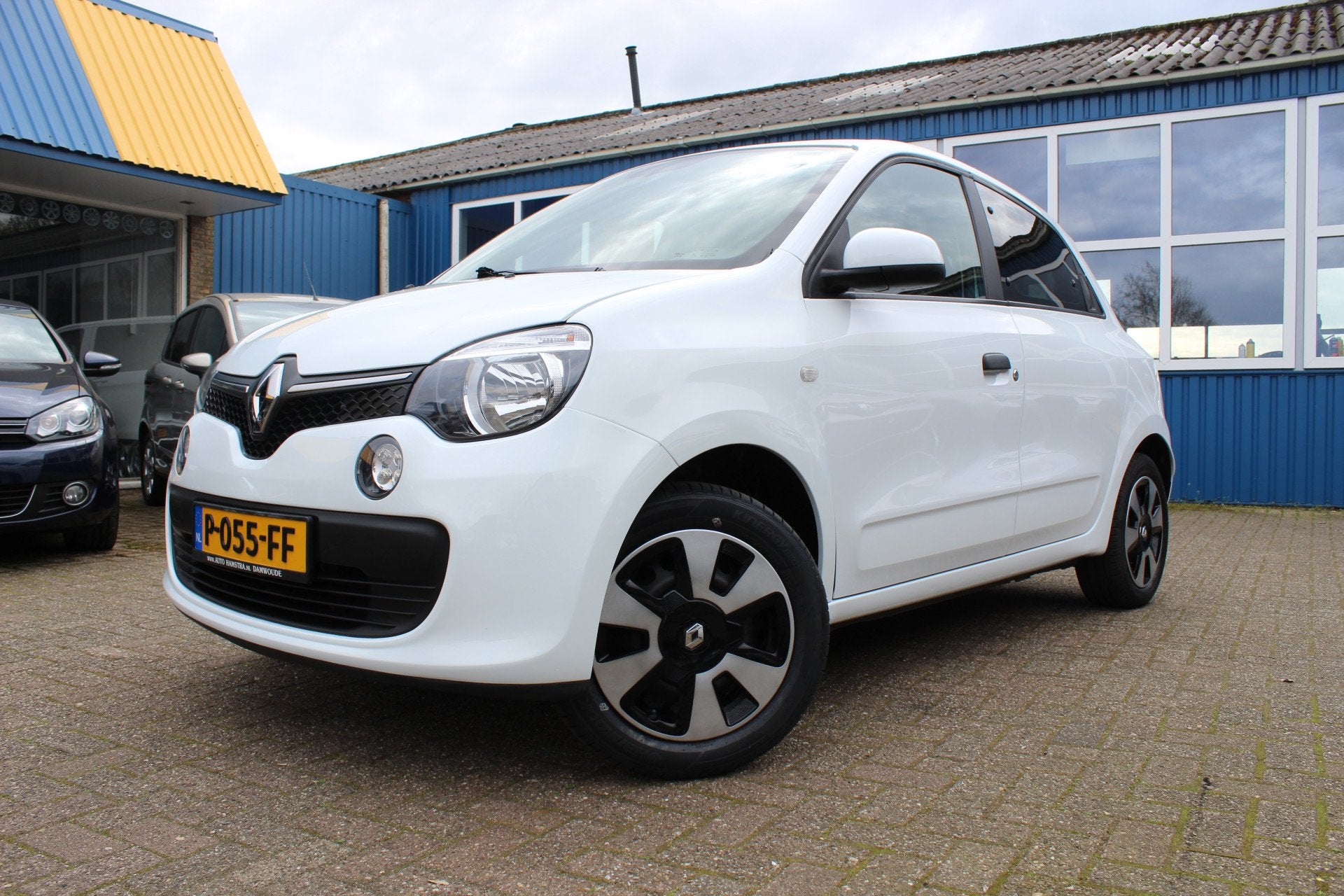 Renault Twingo Life '' White Pearl " (bj 2017), Auto's, 839 kg, Gebruikt, 4 stoelen, Wit
