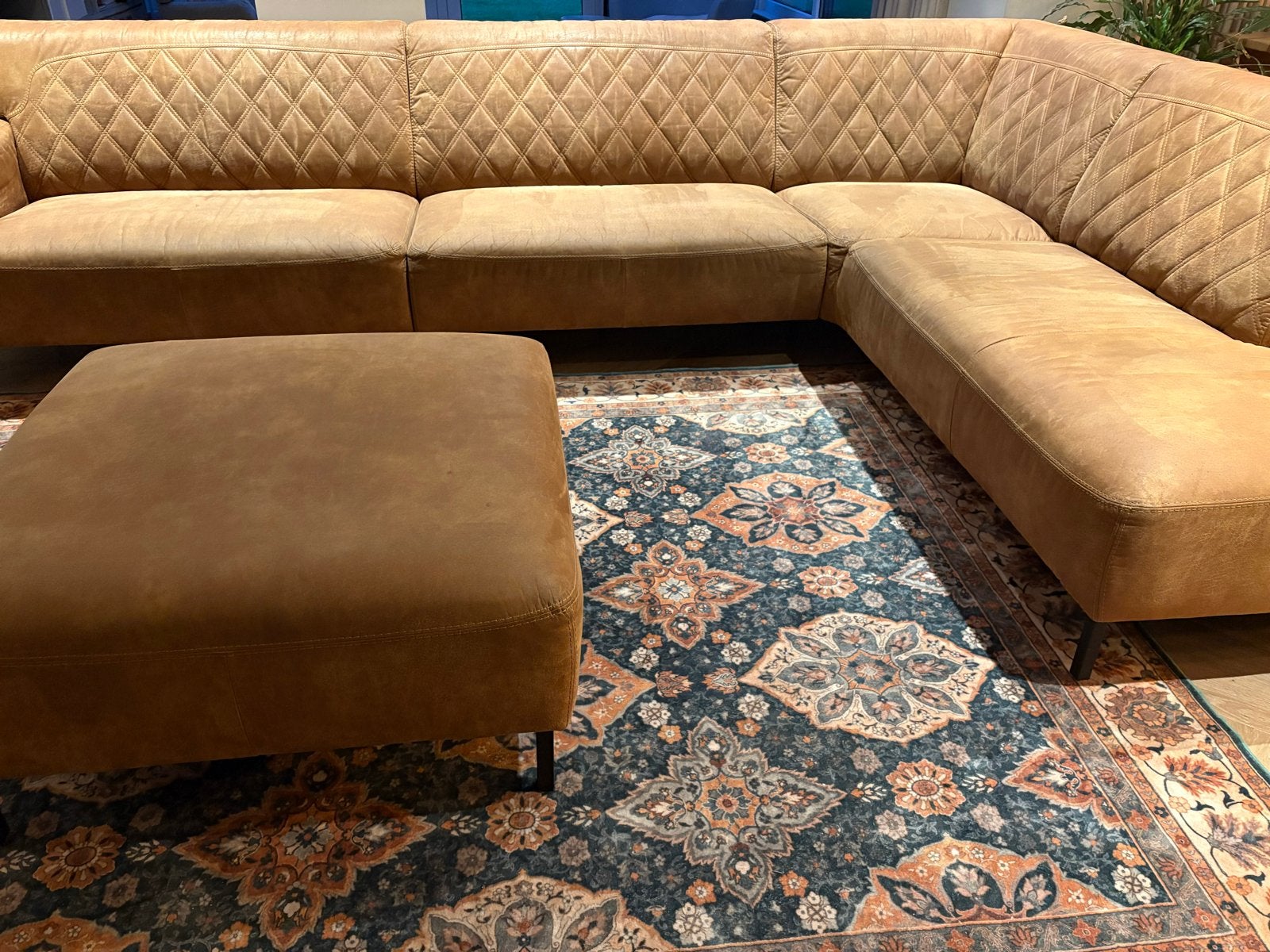 Ruime hoekbank met ottomaan en loveseat - 7 jaar oud, Ophalen, Gebruikt, Minder dan 75 cm, Hoekbank
