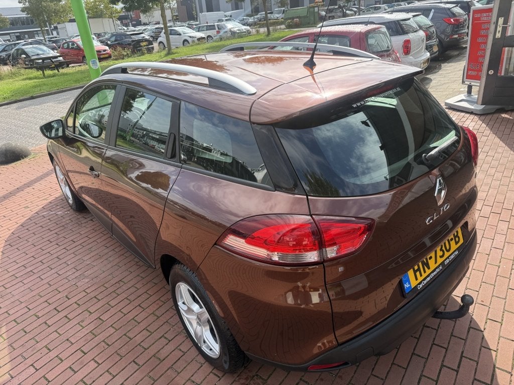 Foto 4 van Renault Clio Estate 0.9 TCe Authentique airco navi trekhaak