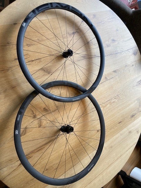 Set Newmen Evolution R32 wielen, Fietsen en Brommers, Zo goed als nieuw, Newmen, Aluminium, Racefiets
