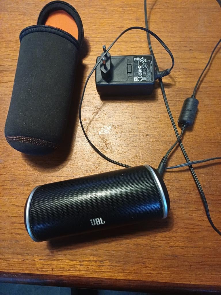 JBL Flip Draagbare Bluetooth Speaker met Hoes en Lader, Ophalen, Gebruikt, JBL, Overige typen