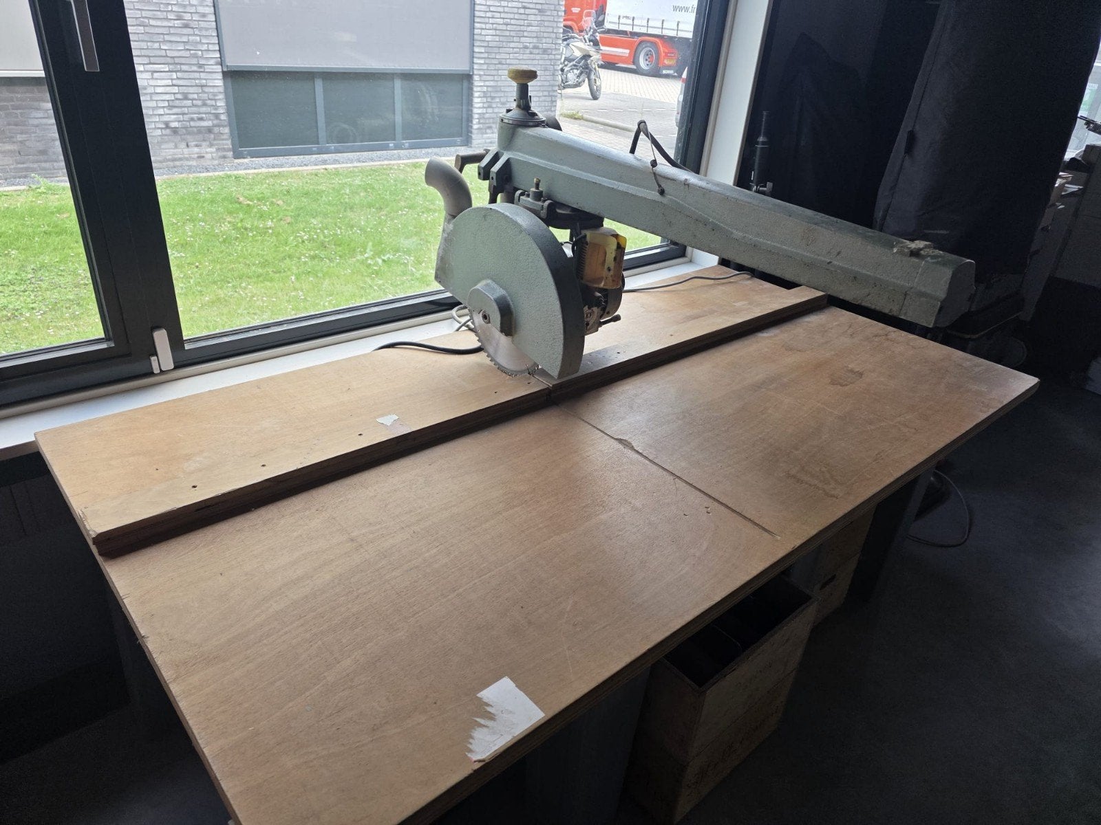 mooie zaagtafel met krachtstroom, Doe-het-zelf en Verbouw, Ophalen, 1200 watt of meer, Cirkelzaag, 70 mm of meer