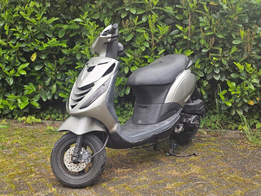 Piaggio Zip 2005 | 50cc 4 takt | liefde nodig, Ophalen, Gebruikt, Zip, Benzine