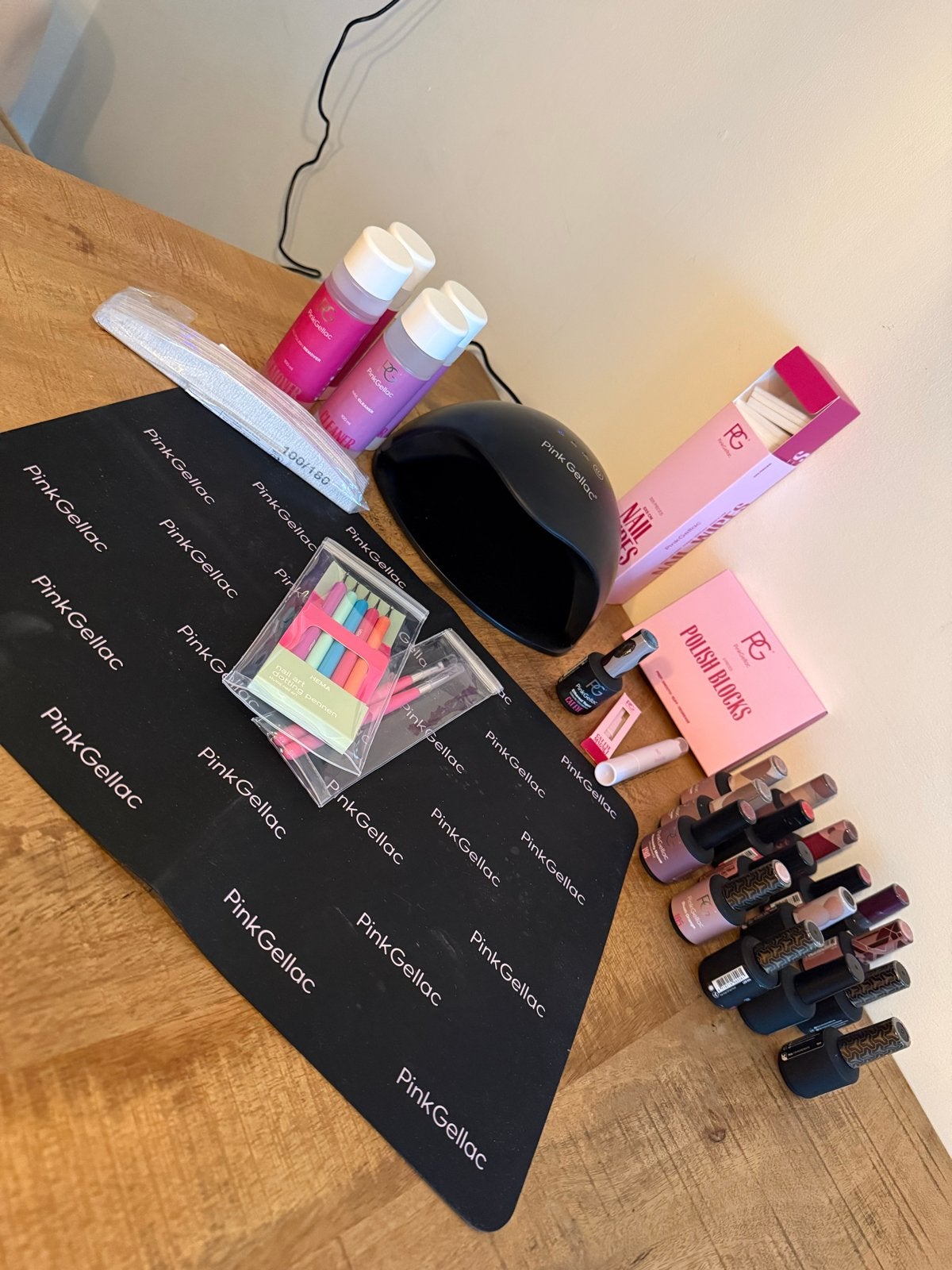 Pink Gellac starterset met lamp en 11 kleuren, Gebruikt, Overige kleuren, Ophalen of Verzenden, Handen en Nagels
