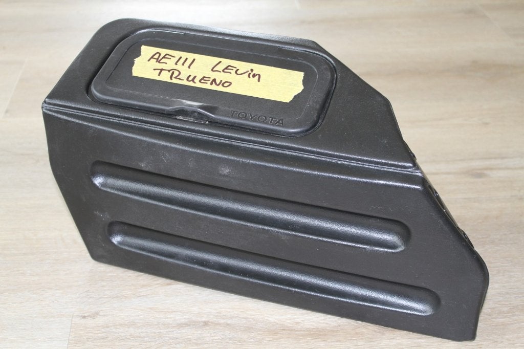 Toyota Sprinter Levin / Trueno AE111 optionele kofferbak box, Ophalen