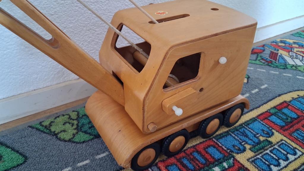 Houten speelgoedkraan met werkende hijsfunctie, Ophalen, Gebruikt