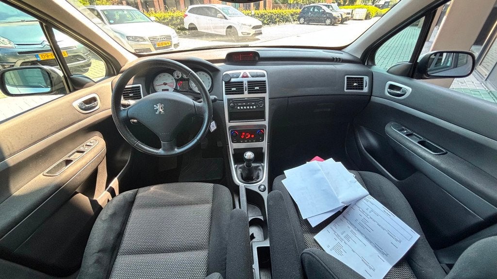 Peugeot 307 1.6-16V Premium 5DRS CLIMA | CRUISE CONTROL | D., Auto's, Peugeot, Gebruikt, Zwart, 4 cilinders, 635 kg