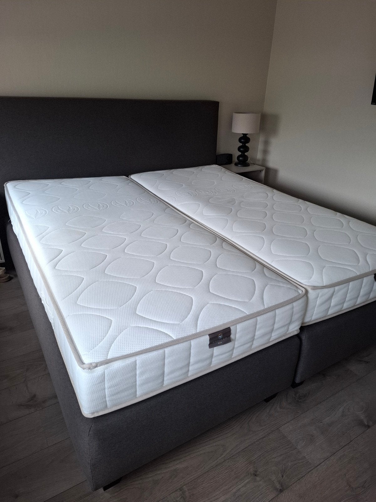 Karlsson boxspring Autentik Tunn 180x200 (zonder matrassen), Ophalen, Tweepersoons, Zo goed als nieuw, 180 cm