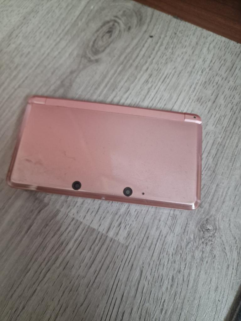 Nintendo 3ds roze ( lees beschrijving), Spelcomputers en Games, Spelcomputers | Nintendo 2DS en 3DS, Ophalen, Gebruikt, Roze, 3DS