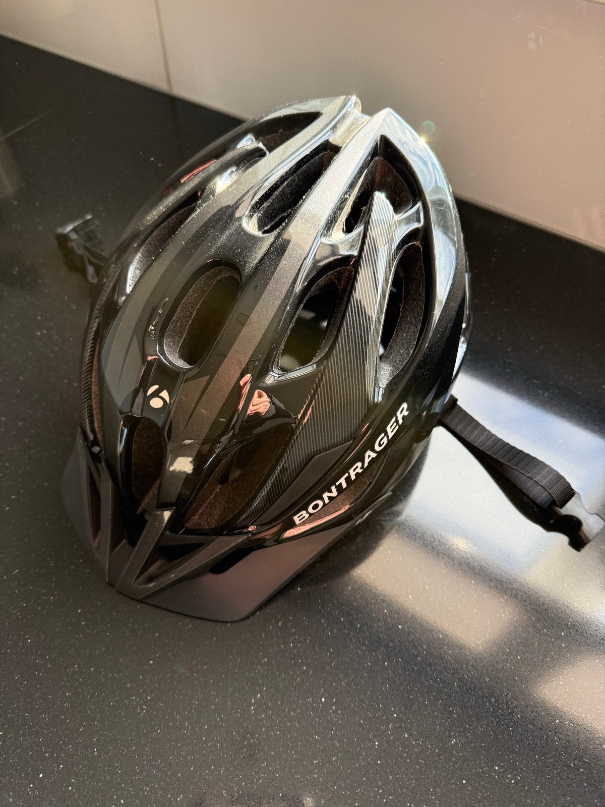 Bontrager fiets- of mountainbike helm - Zo goed als nieuw, Fietsen en Brommers, Fietsaccessoires | Fietshelmen, Ophalen, Zo goed als nieuw