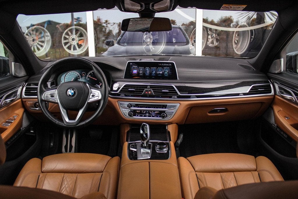 BMW 7-serie 750i xDrive High Executive M-sport | Driving Ass, 4395 cc, Leder, Vierwielaandrijving, 449 pk