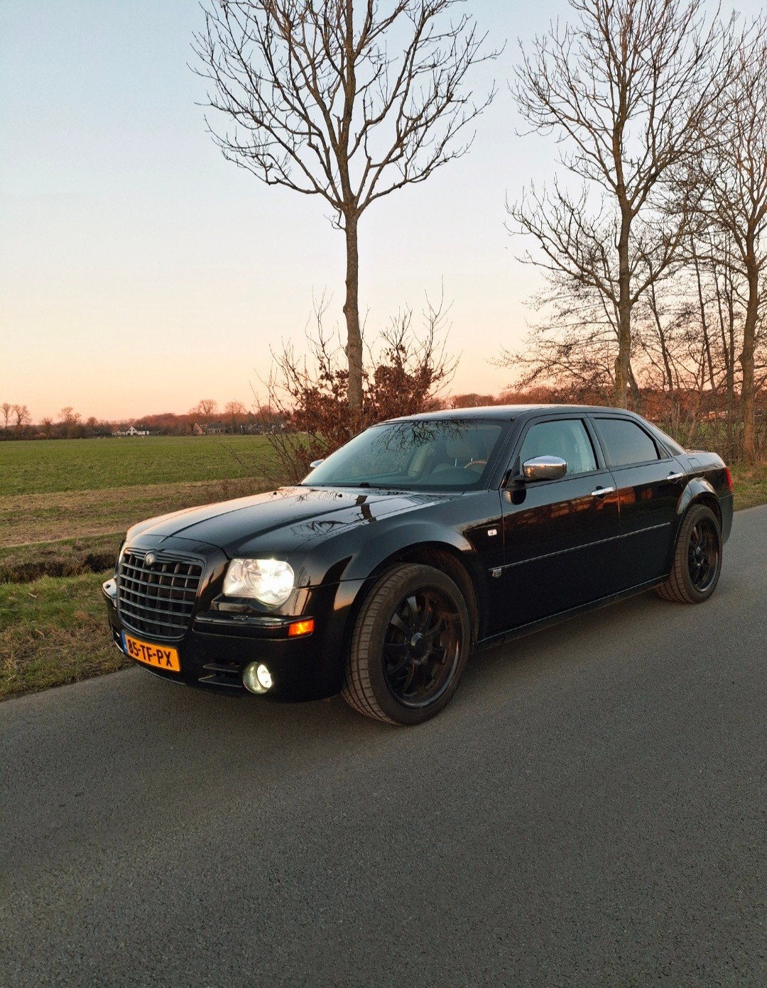 Chrysler 300C 2.7 I V6 AUT 2006 Zwart, Auto's, Chrysler, Automaat, Zwart, Particulier, 102 €/maand