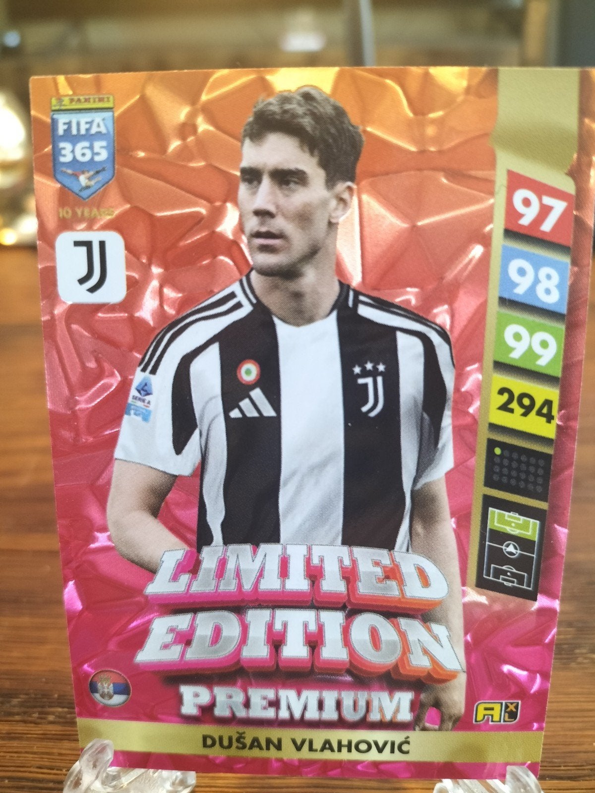 Panini FIFA 365 Adrenalyn XL 2025 Dusan Vlahovic Limited, Ophalen of Verzenden, Zo goed als nieuw, Buitenlandse clubs, Spelerskaart
